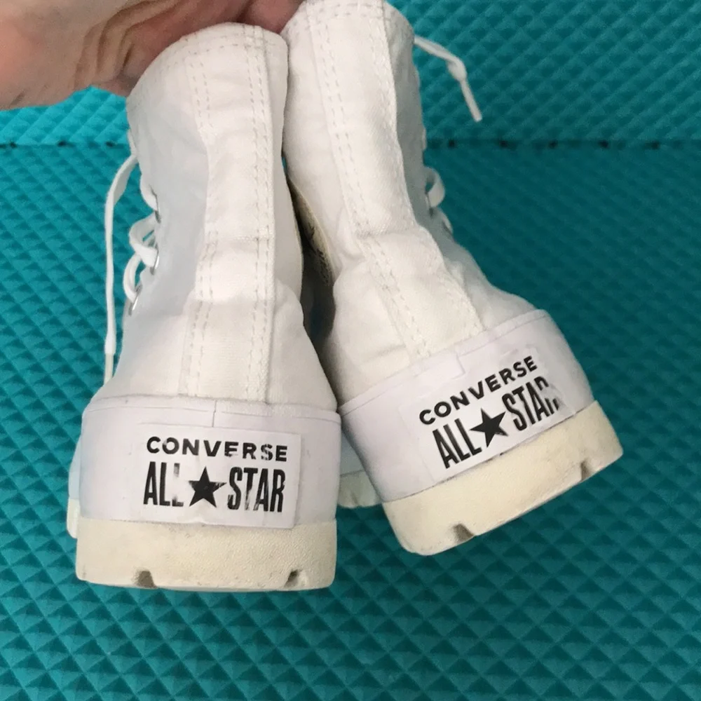 CONVERSE  Women Chuck Taylor All Star High Top Lugged Casual Sneakers | 5.5